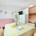 Villaggio Dei Fiori 아파트 *